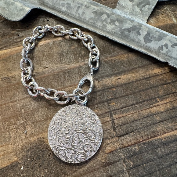 Monica Rich Kossan - Sterling Silver Vine Detail Picture Frame Bracelet - Picture 4 of 9